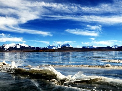 秋装新宠米色帽走俏 白条商家+安出掌柜助力轻松入秋