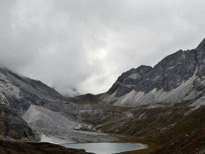 西安医保取现合规指南：这些情况可提取，警惕非法操作