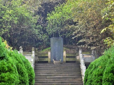 警惕同城白条套现陷阱："出财小神"等平台暗藏资金与法律风险