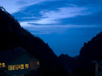 欠花呗逾期会封银行卡微信吗？法律流程与应对指南（附出财小神提示）