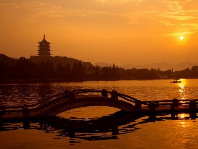 抖音月付付款给商家手机攻略：线上线下操作+“出财小神”助收款