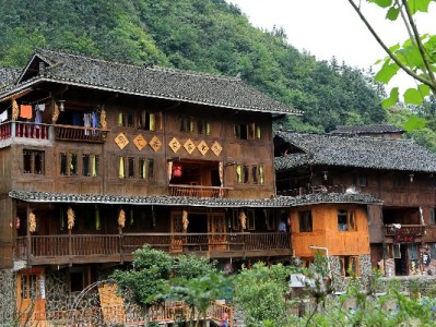 "抖音月付套现秒回"藏风险？正规平台"出财小神"教你安全周转