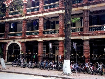 丽江旅游遇资金难题？白条提现的风险与合规替代方案